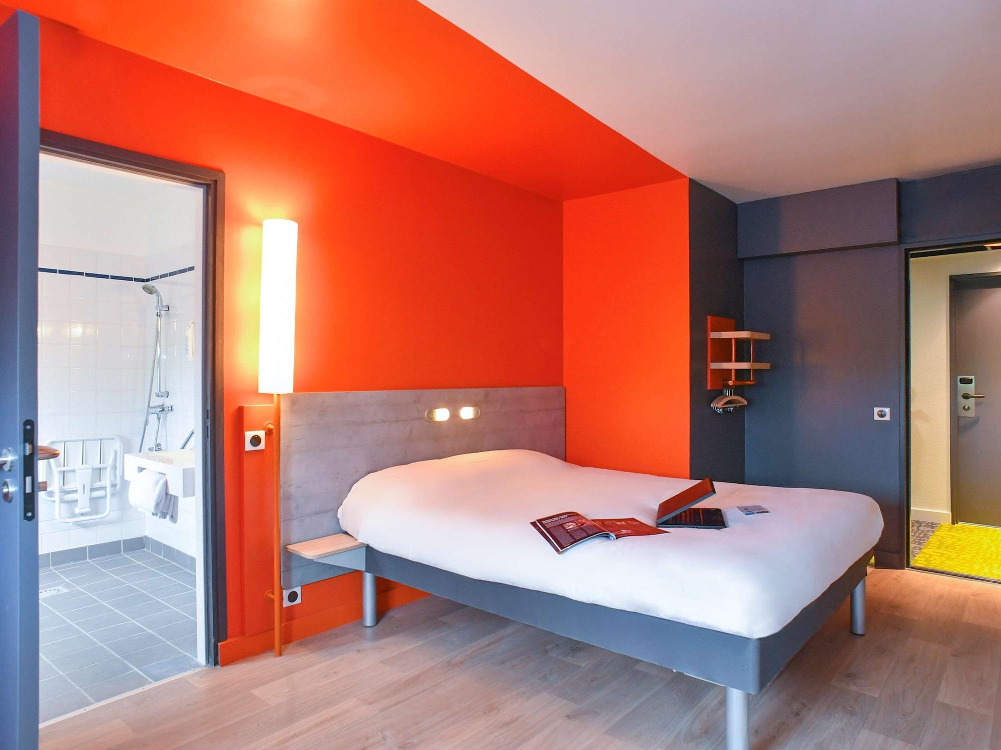 Ibis Budget Coutances Buitenkant foto