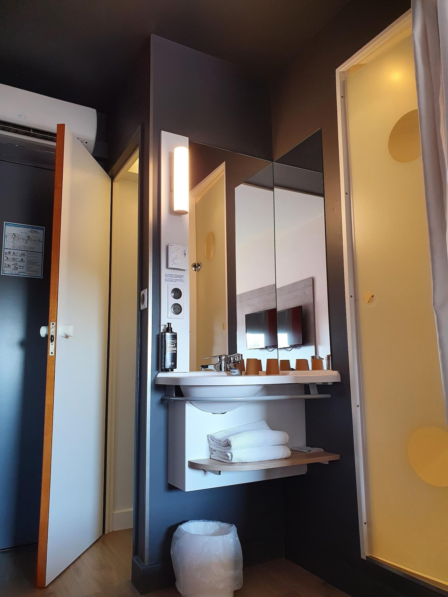 Ibis Budget Coutances Buitenkant foto