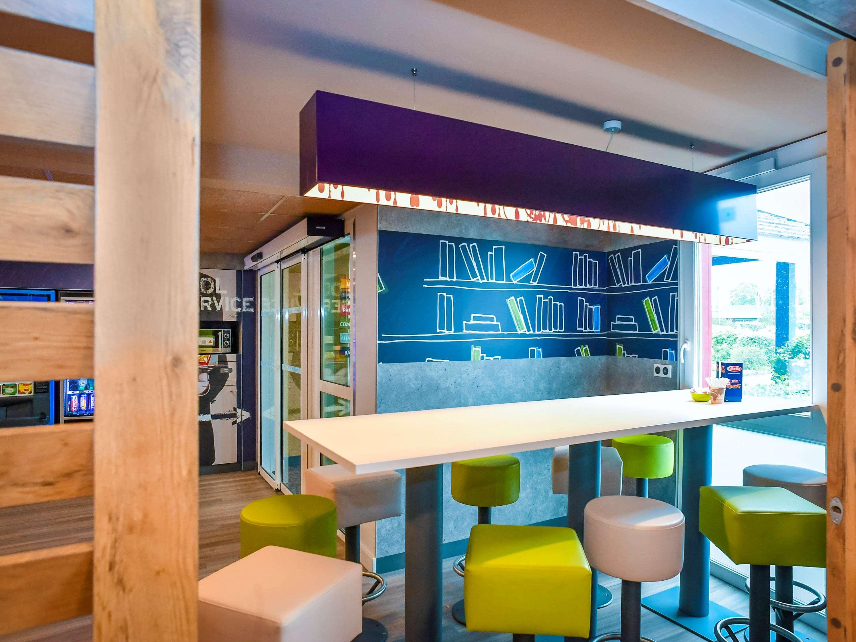 Ibis Budget Coutances Buitenkant foto