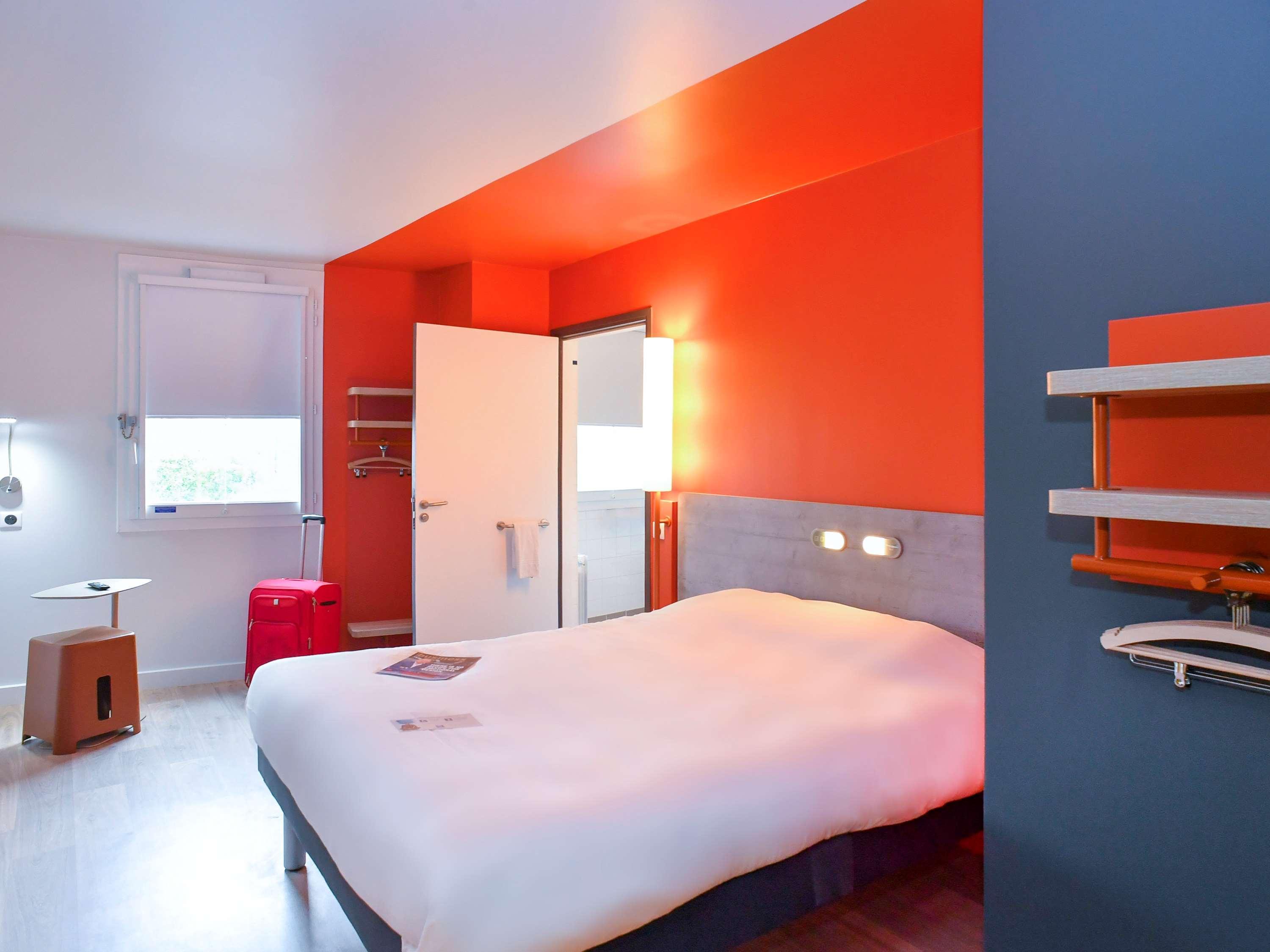 Ibis Budget Coutances Buitenkant foto