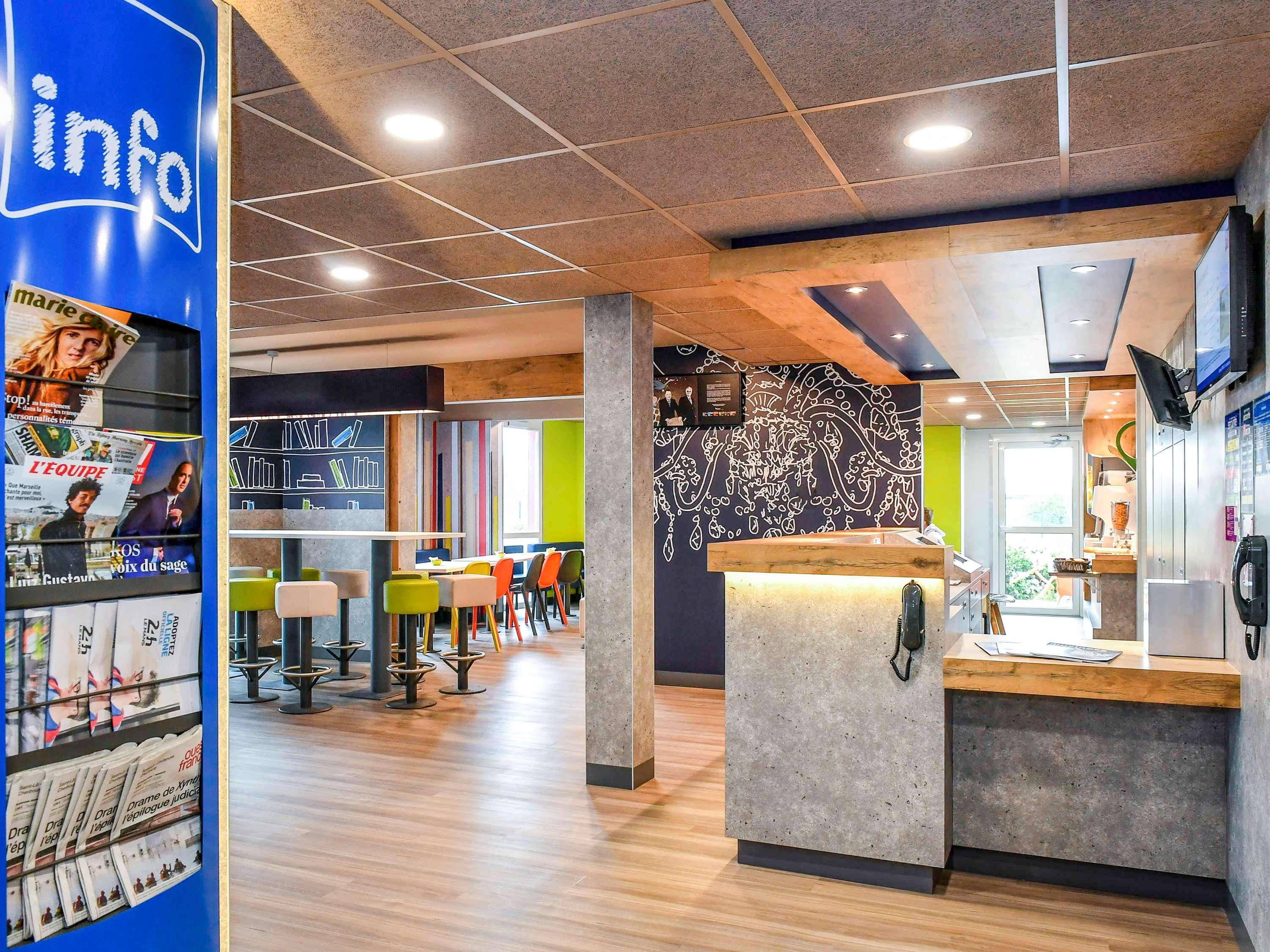 Ibis Budget Coutances Buitenkant foto