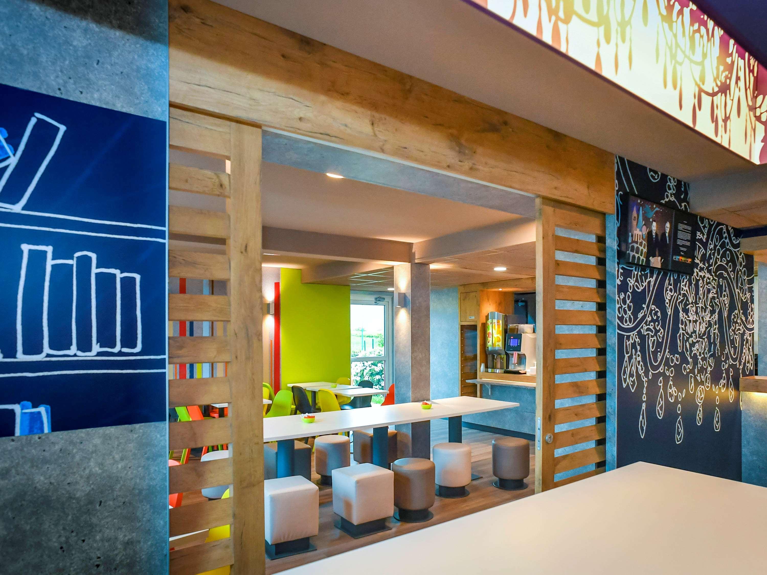 Ibis Budget Coutances Buitenkant foto
