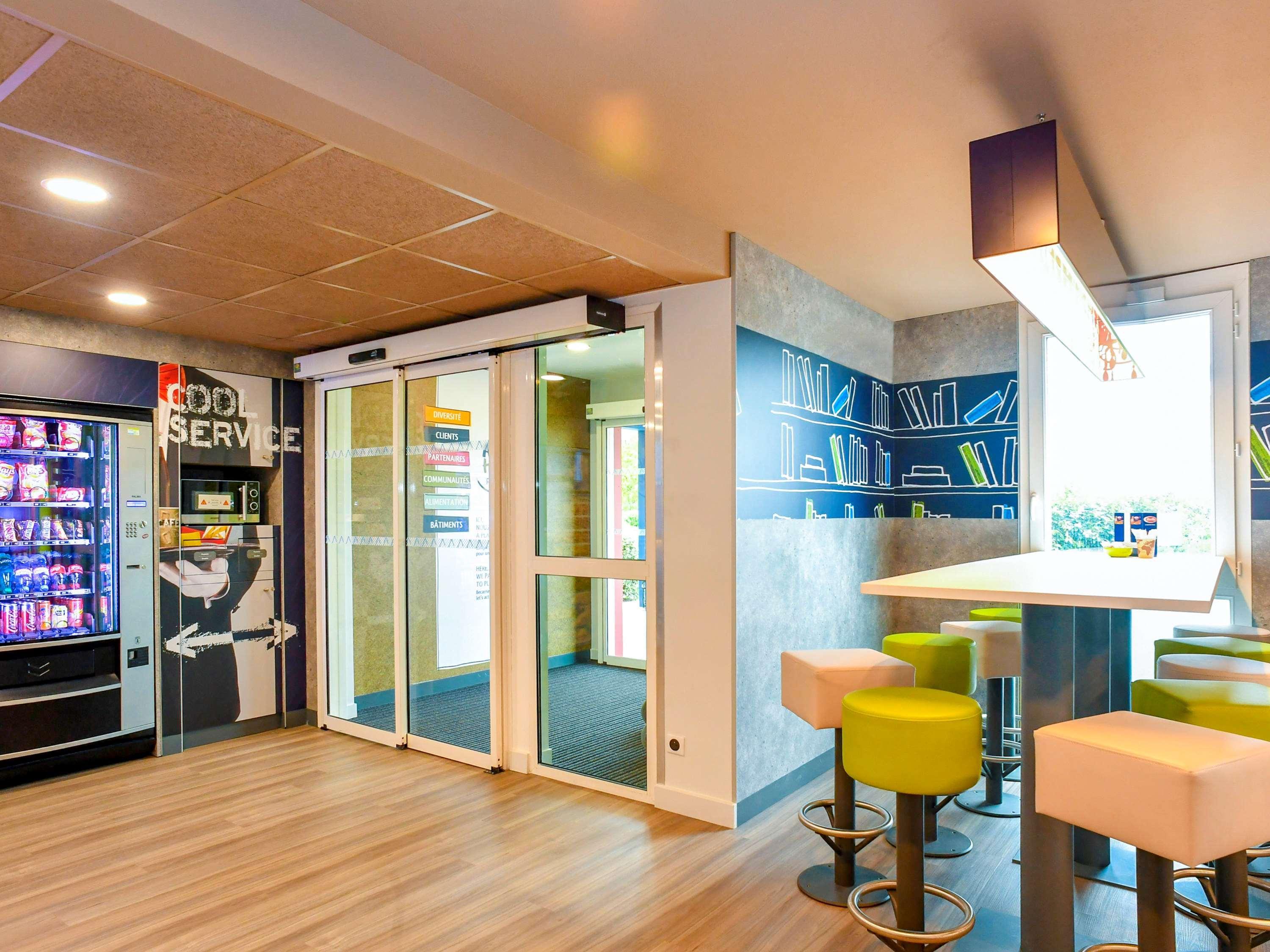 Ibis Budget Coutances Buitenkant foto
