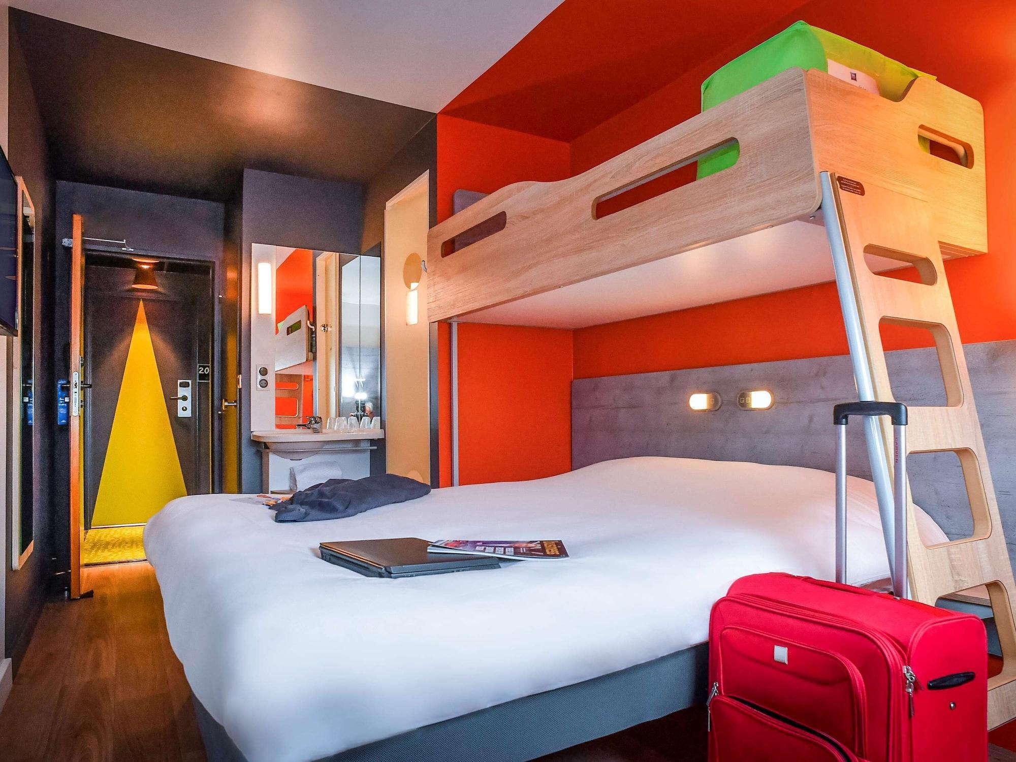 Ibis Budget Coutances Buitenkant foto