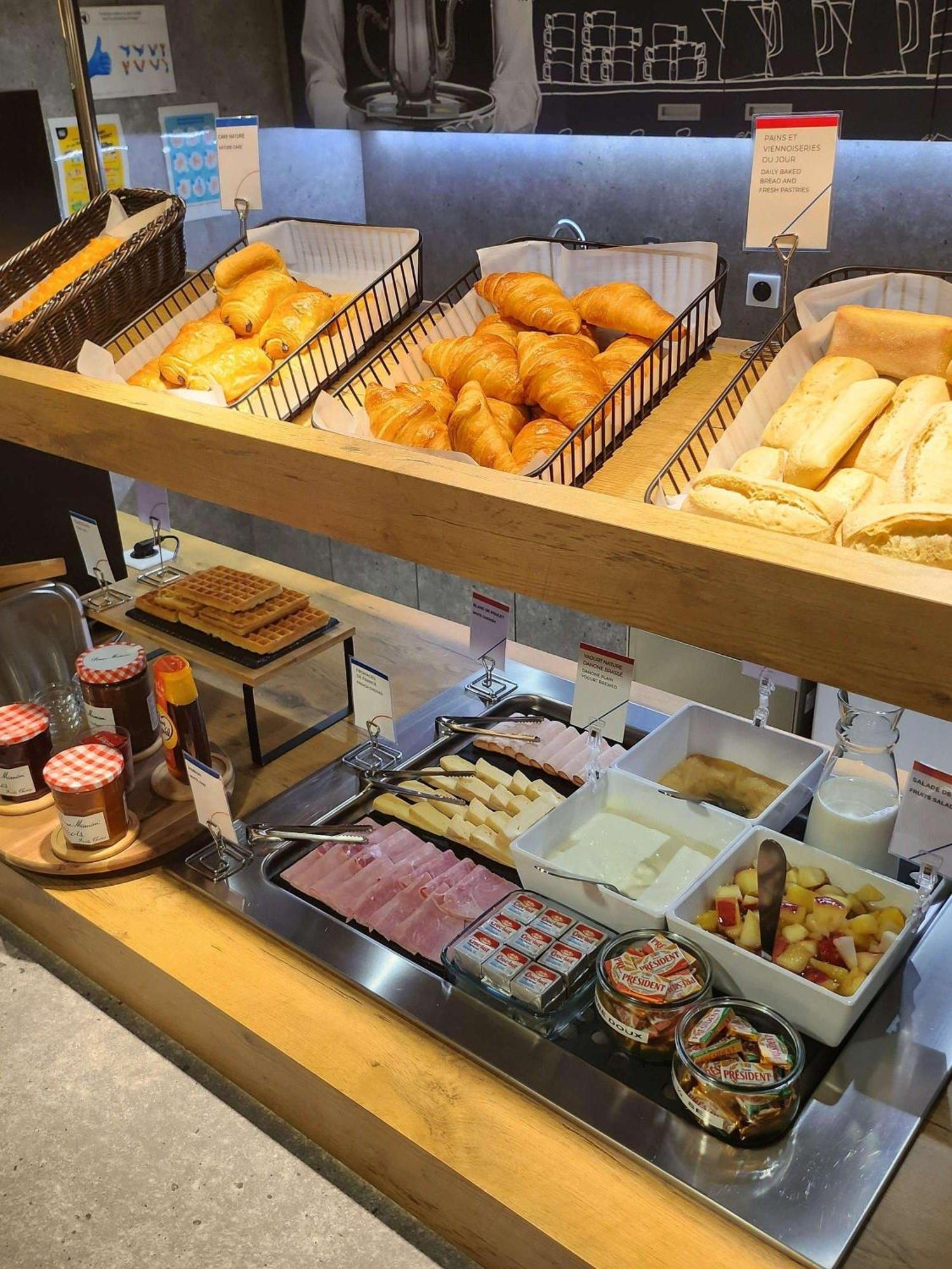 Ibis Budget Coutances Buitenkant foto