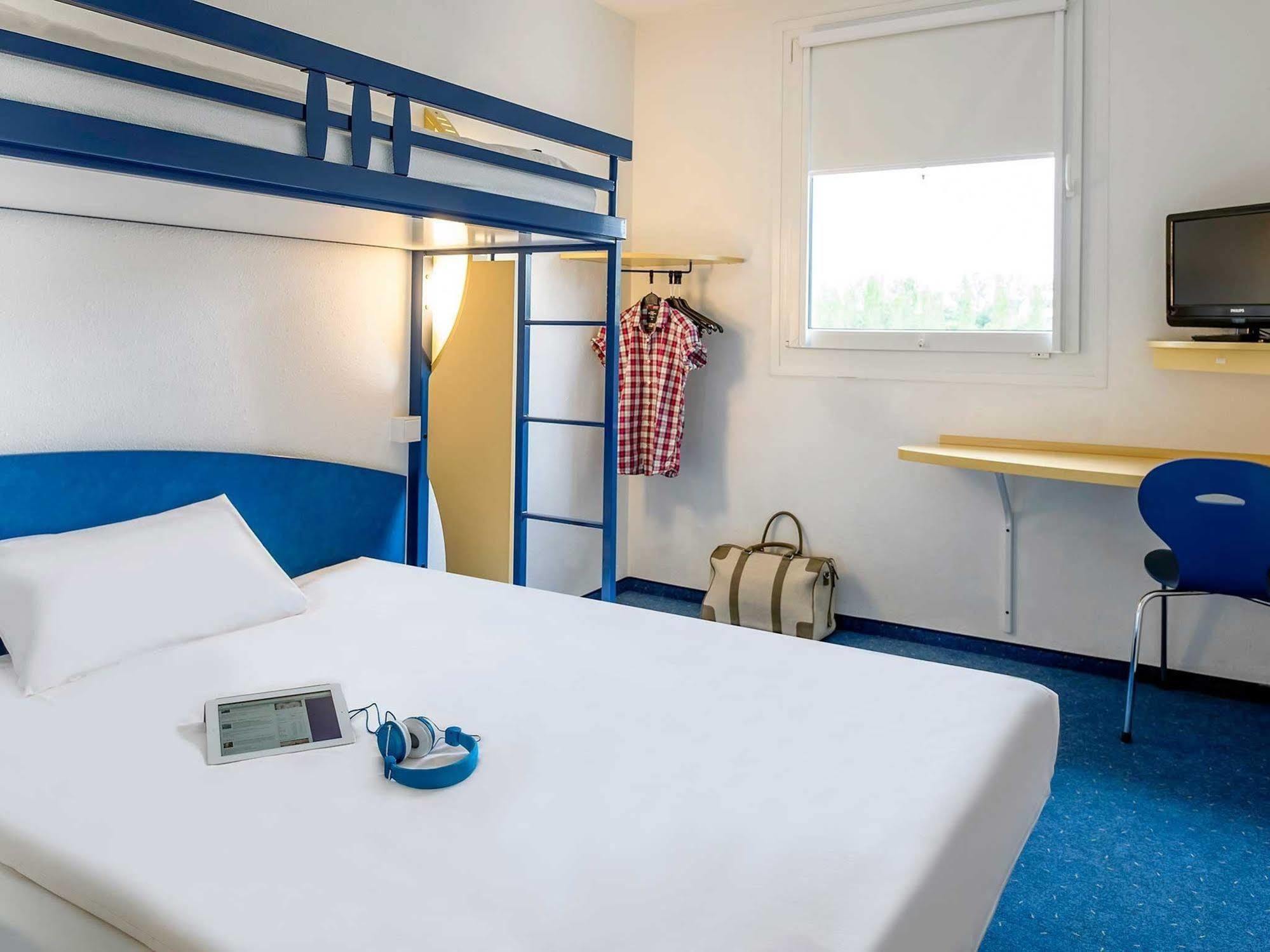 Ibis Budget Coutances Buitenkant foto