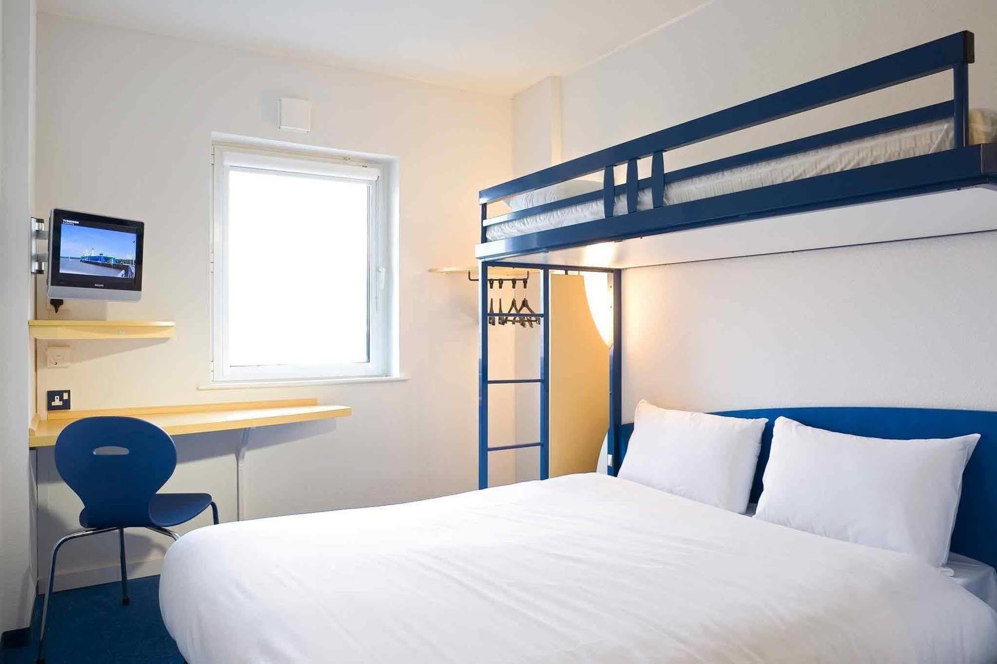 Ibis Budget Coutances Buitenkant foto