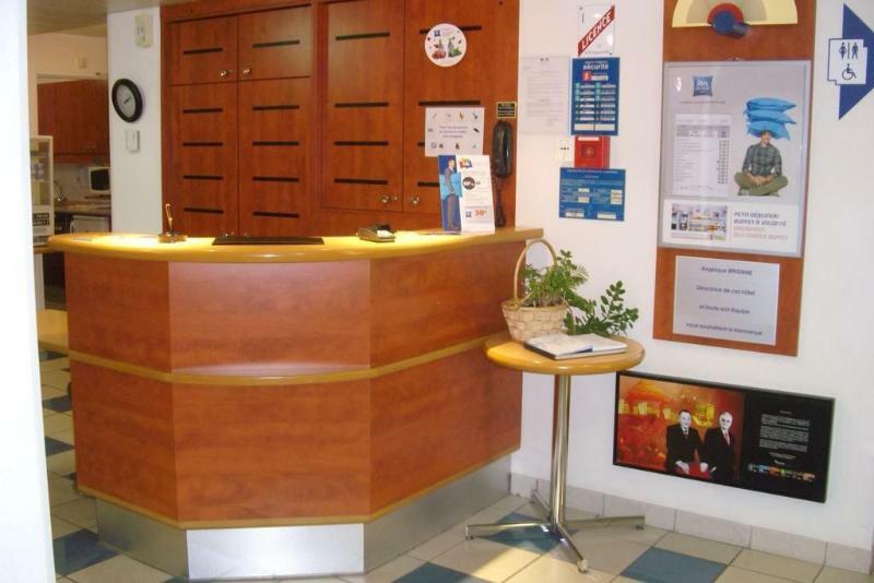 Ibis Budget Coutances Buitenkant foto